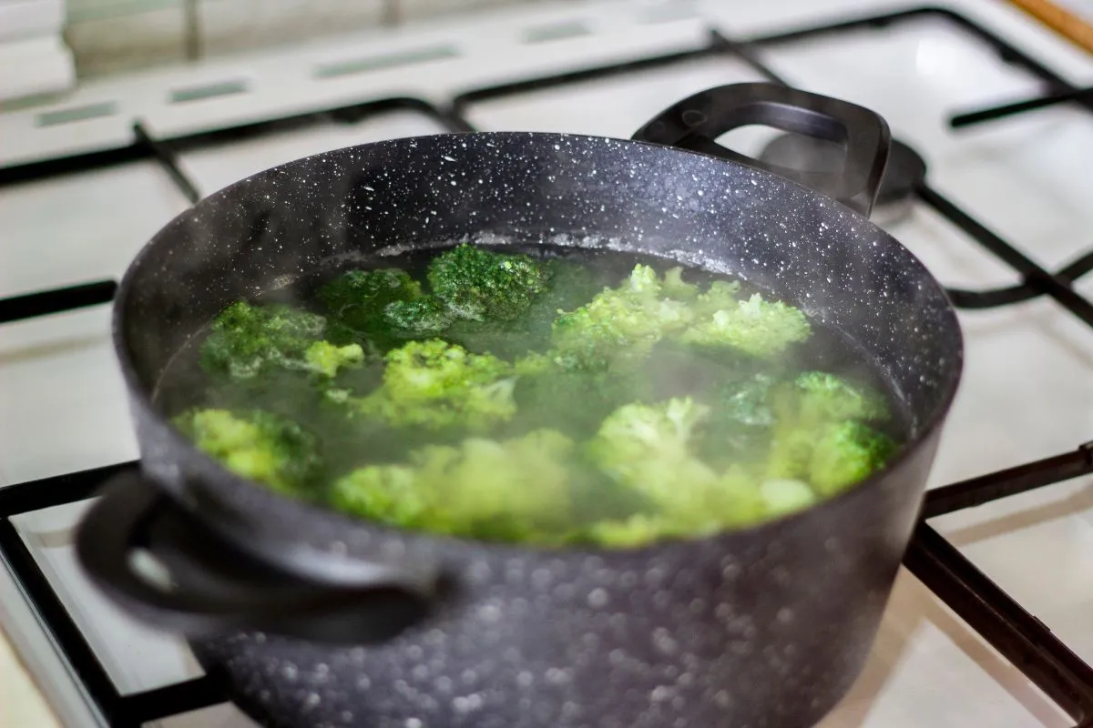 Broccoli feta soup, Creamy broccoli soup with feta, Healthy broccoli soup recipe